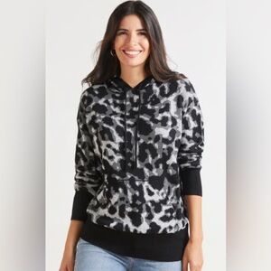 John + Jenn for Evereve Douglas Leopard Camo Print Hoody Sweater Black/White S
